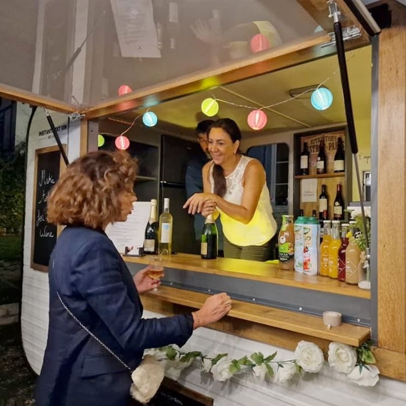 bar à vin et champagne mobile en caravane dans le Val d'Oise